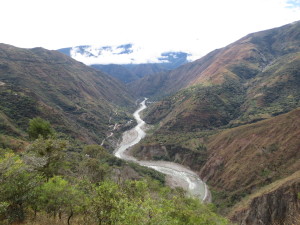 Hhiking through the valley with a great view of the river. 