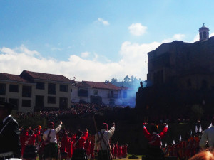 The Inca ruler adressing everyone at Qorikancha.