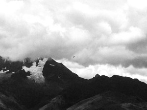 Pro paraglider cruising as high as the mountain tops... I want to do that!